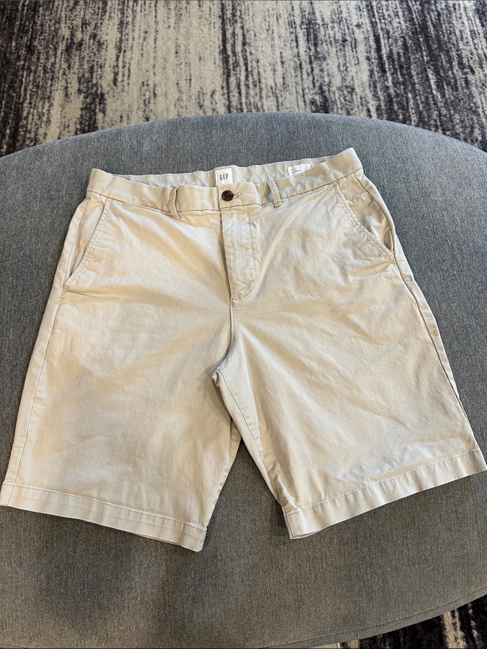 GAP khaki shorts